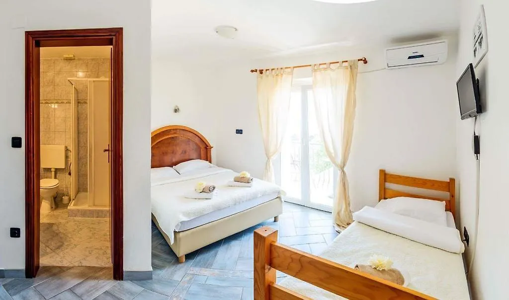 Rooms Laura Medolino 3*,